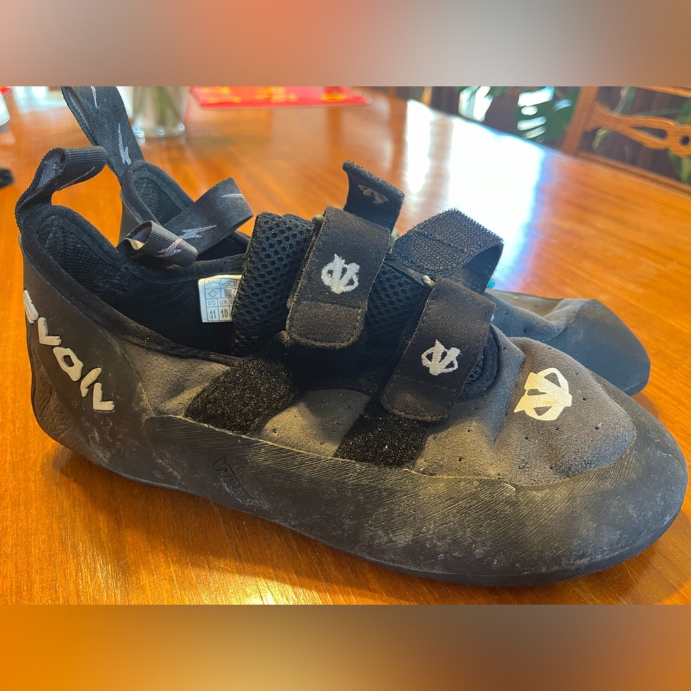 Evolv climbing shoes, men’s size 11